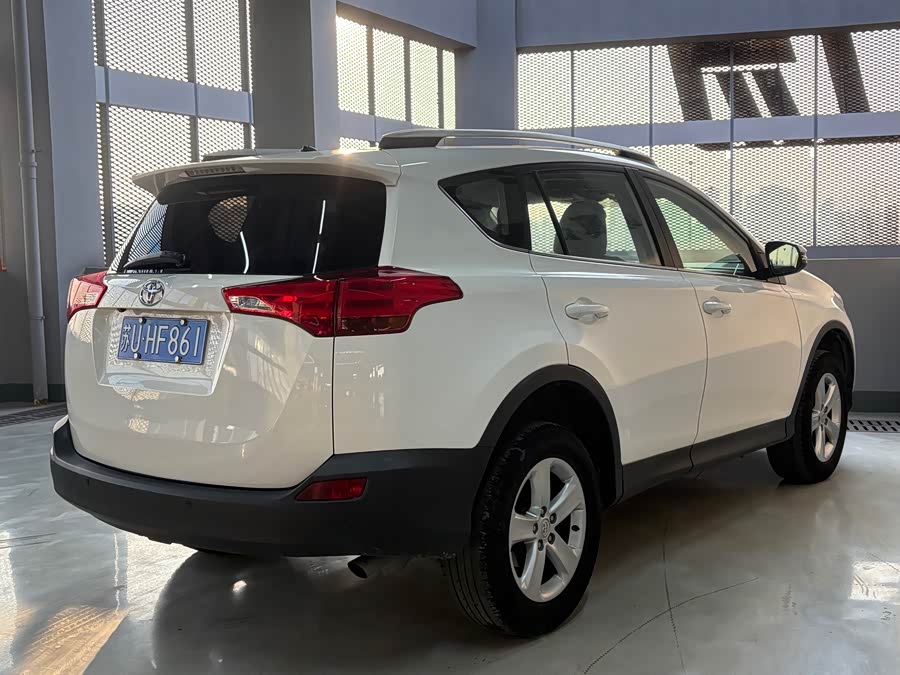 Toyota RAV4 2015 car image #14