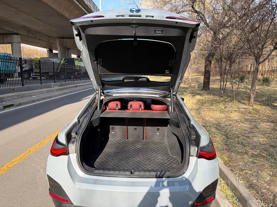 BMW i4 2025 car image #14