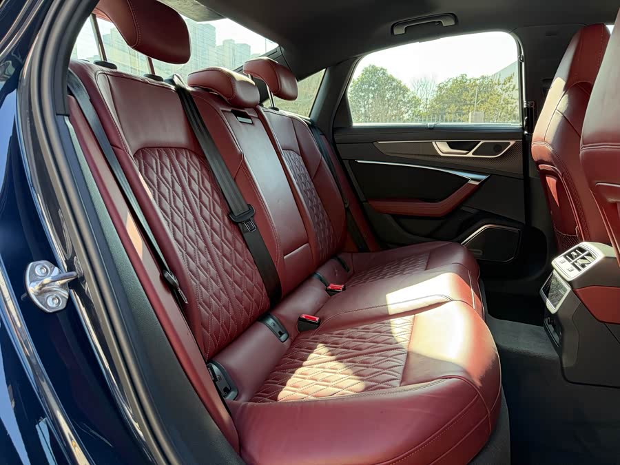 Audi S6 2021 car image #14