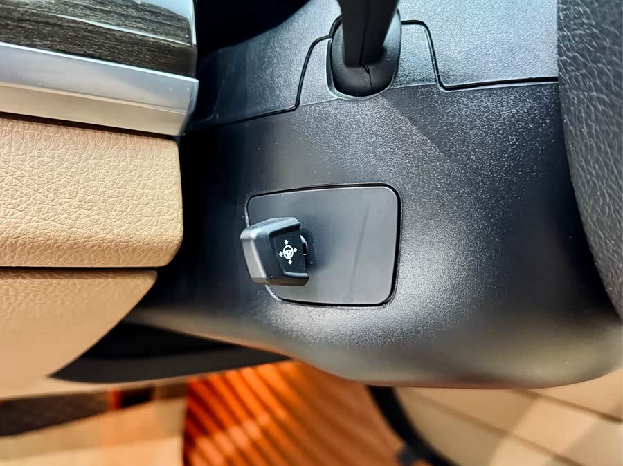 BMW 7 Series 2010 car image #14