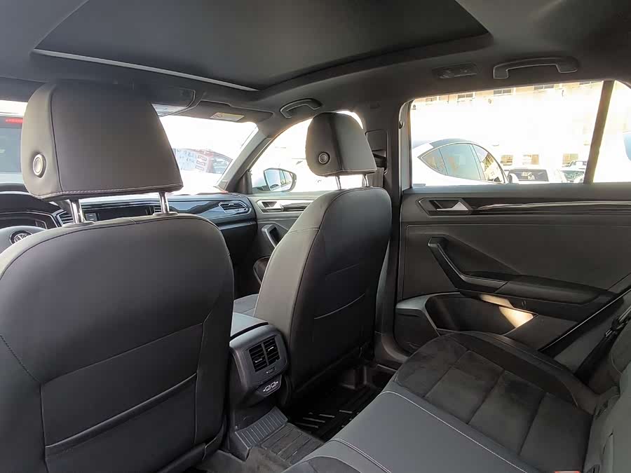Volkswagen T-Roc 2019 car image #14