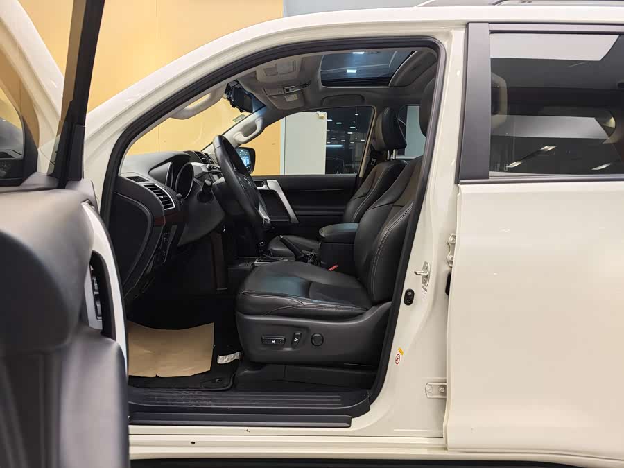Toyota Land Cruiser Prado 2017 car image #14
