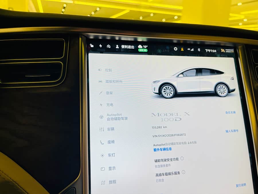 Tesla Model X 2018 car image #14