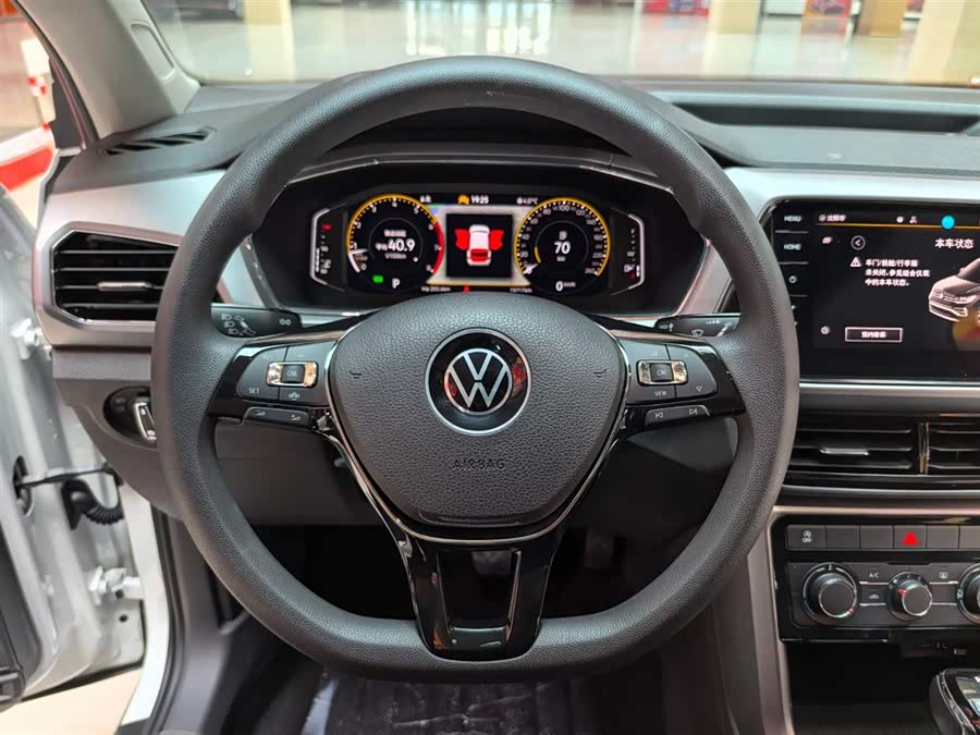 Volkswagen T-Cross 2024 car image #14