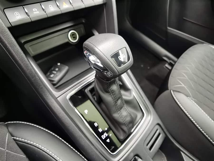 Skoda Karoq 2018 изображение автомобиля #14