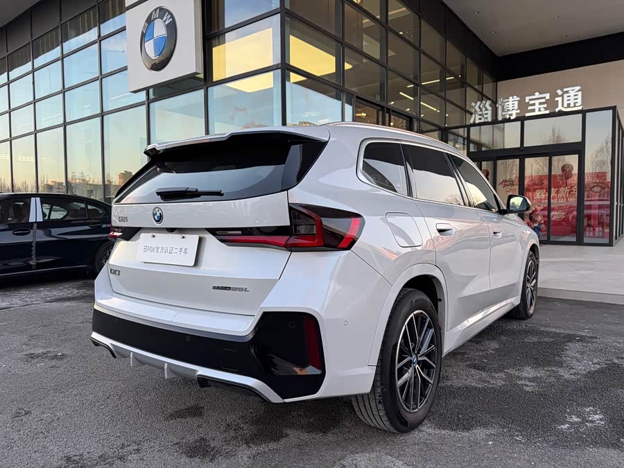 BMW iX1 2025 #14 BMW iX1 2025 car image #14