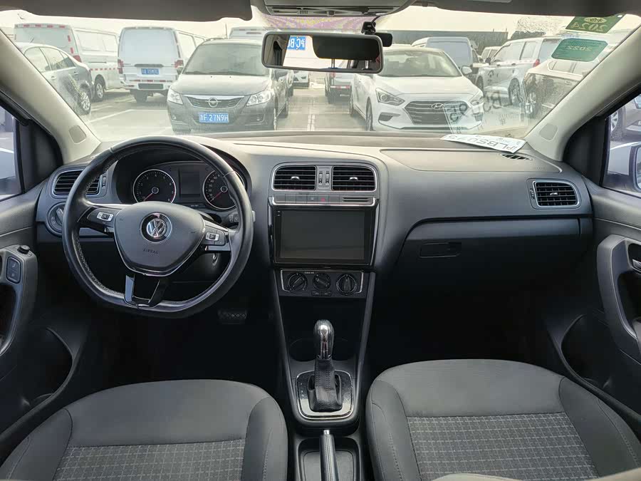 Volkswagen Polo 2016 car image #14