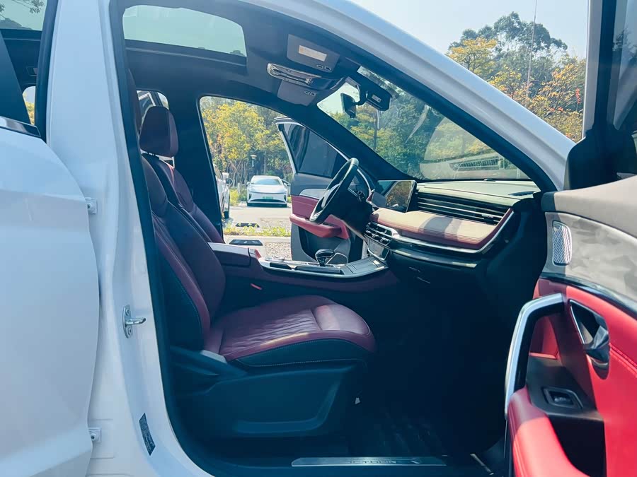 Jetour X70 PLUS 2023 car image #14