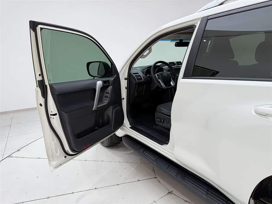 Toyota Land Cruiser Prado 2017 car image #14
