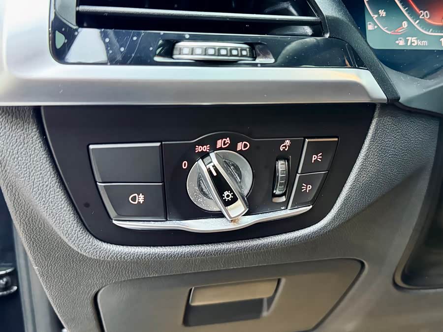 BMW X3 2019 car image #14
