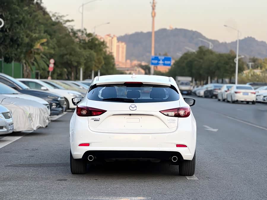 Mazda 3 Axela 2017 car image #14