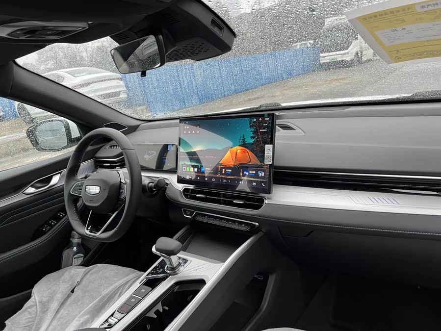 GEELY Preface 2025 #14 GEELY Preface 2025 car image #14