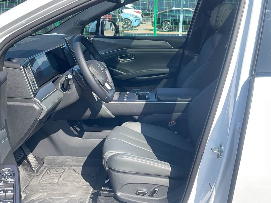 BYD SongL DM-i 2025 #14 BYD SongL DM-i 2025 car image #14