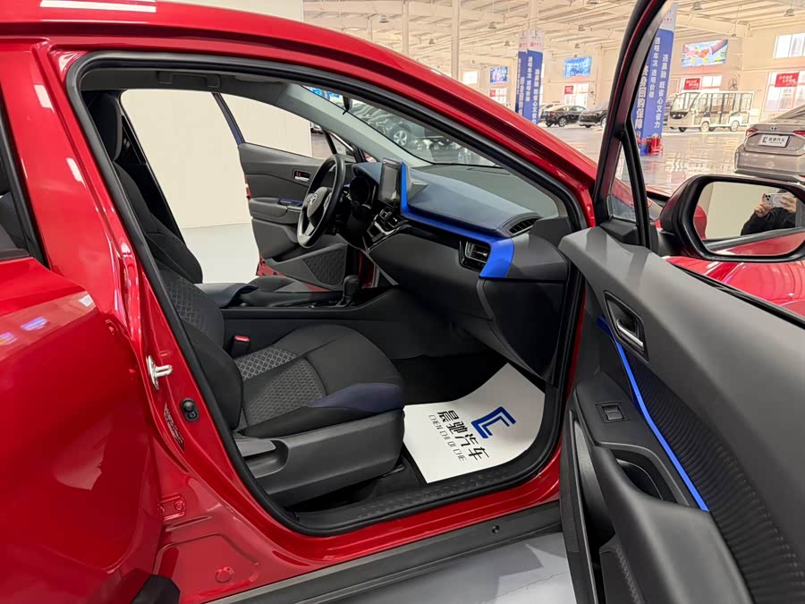 Toyota C-HR 2022 изображение автомобиля #14