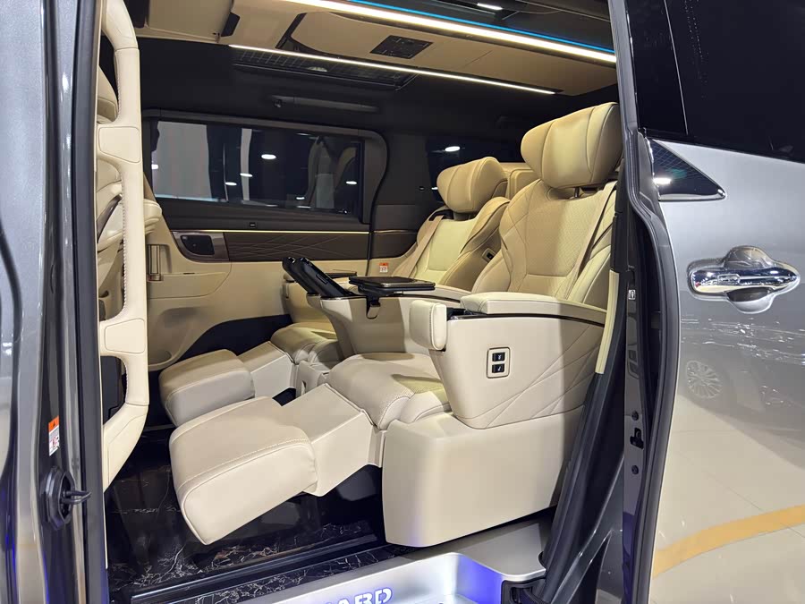 Toyota Alphard 2024 car image #14