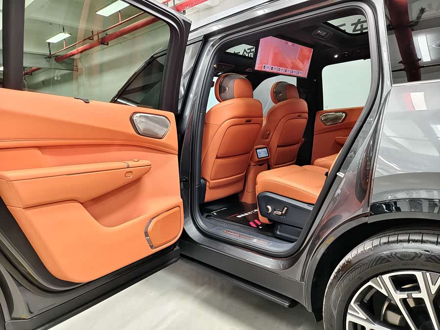 Lynk & Co 900 2025 car image #14