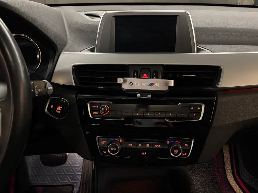 BMW X1 2019 car image #14