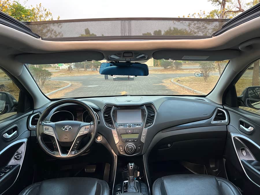 Hyundai Santa Fe 2015 car image #14