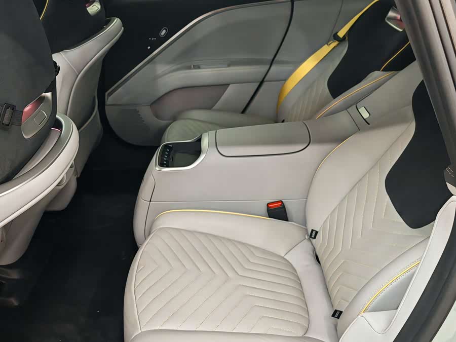 Avatr 11 2023 car image #14