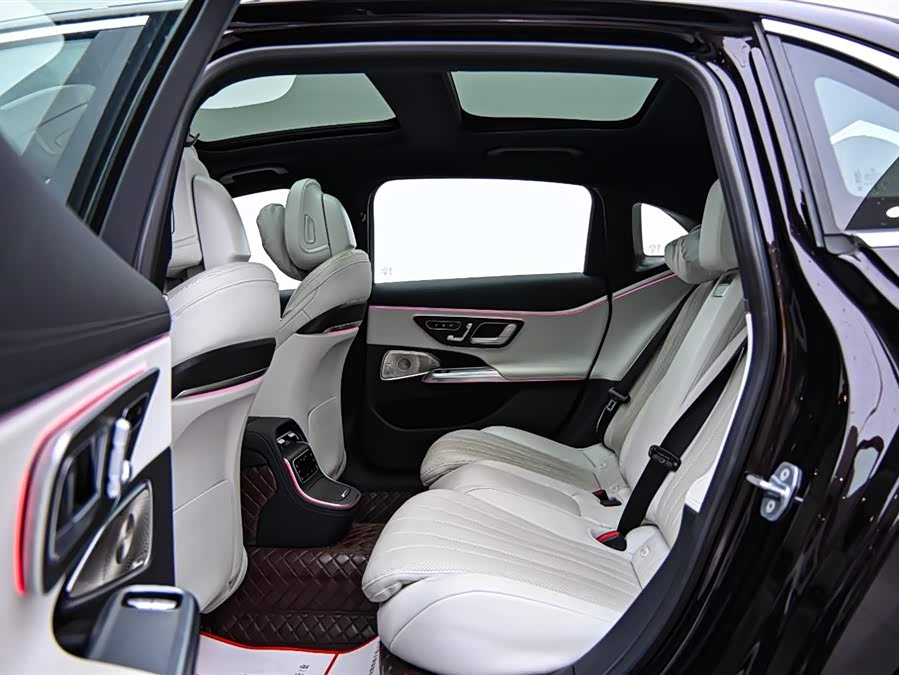 Mercedes-Benz E Class 2023 car image #14