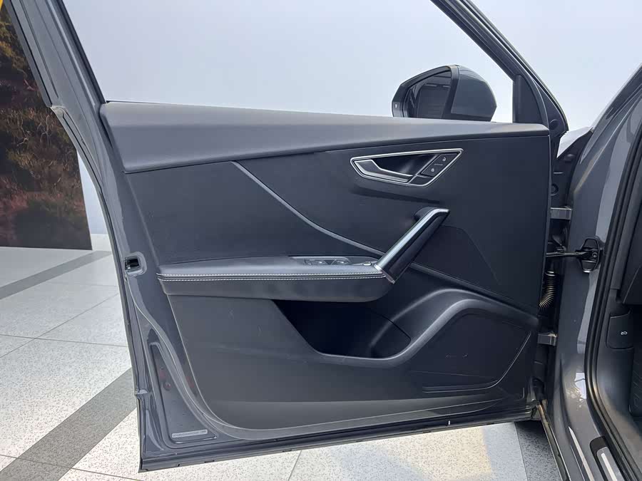 Audi Q2L 2021 car image #14