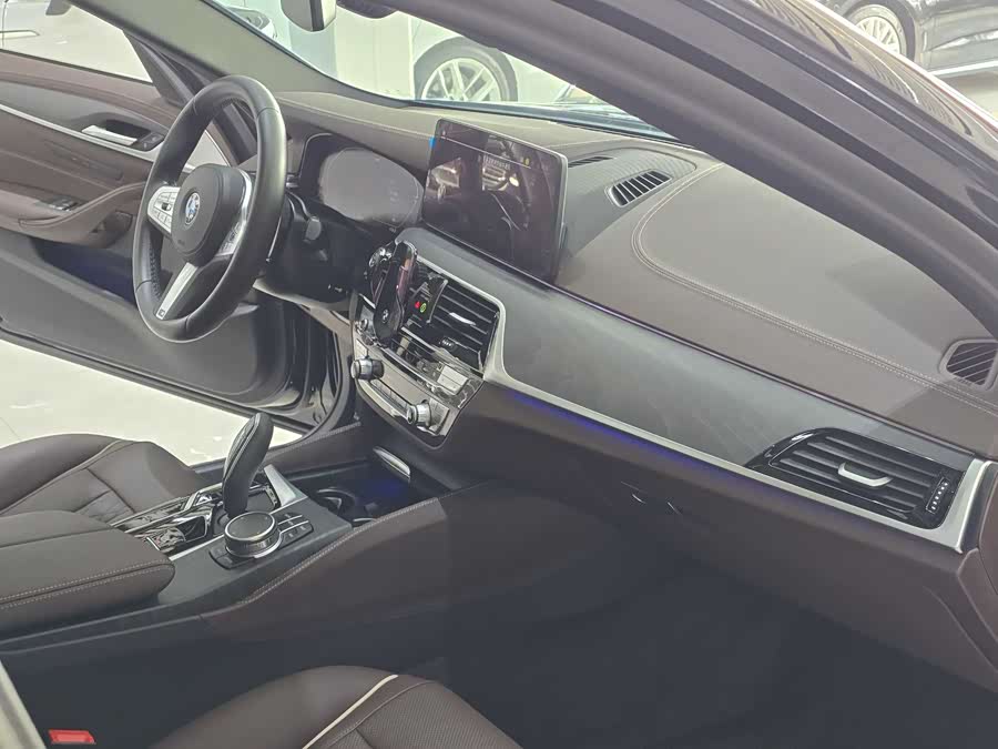 BMW 5 Series 2023 #14 BMW 5 Series 2023 car image #14