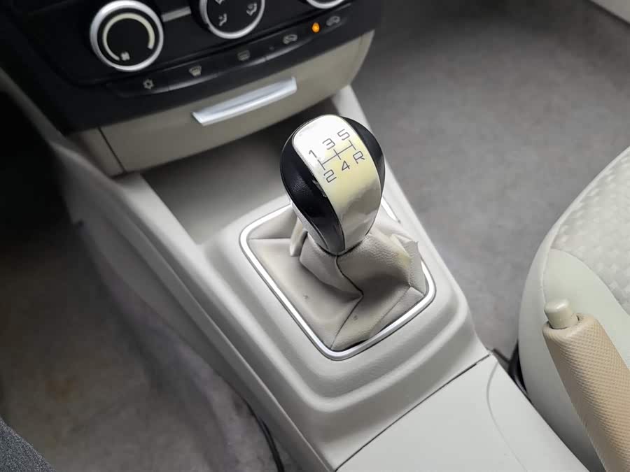 Soueast V3 Lingyue 2016 car image #14