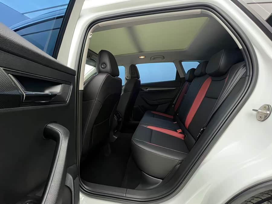 Skoda Karoq 2023 изображение автомобиля #14