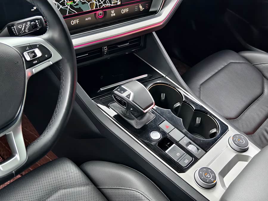 Volkswagen Touareg 2020 immagine di auto #14