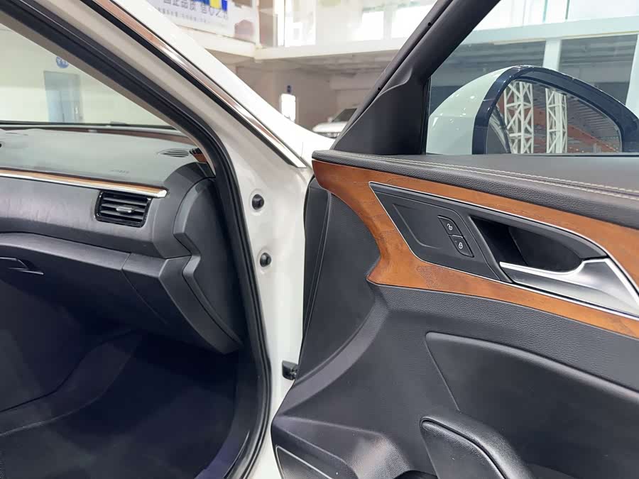 Suzuki H5 2019 car image #14