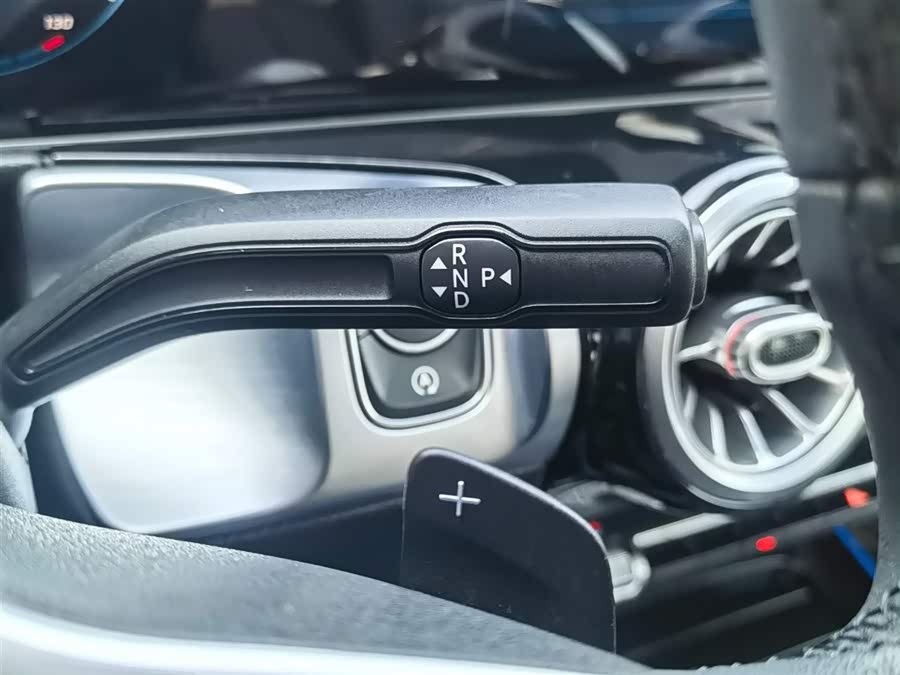 Mercedes-Benz GLB Class 2020 car image #14