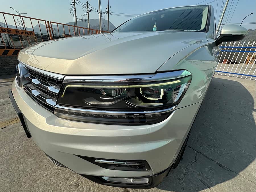 Volkswagen Tiguan L 2016 car image #14
