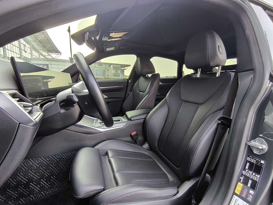 BMW i4 2022 car image #14