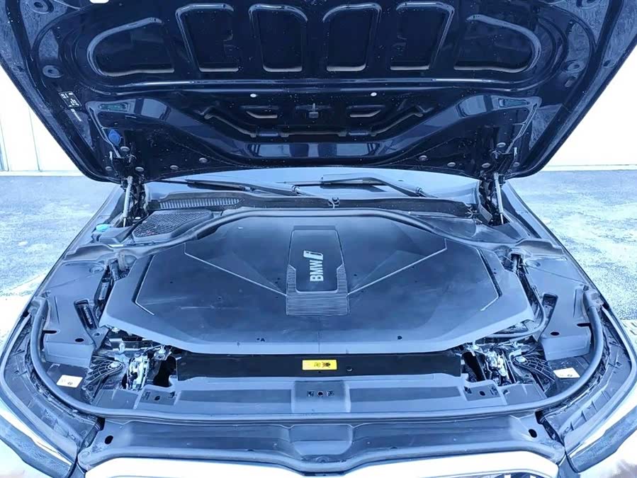 BMW i5 2025 car image #14