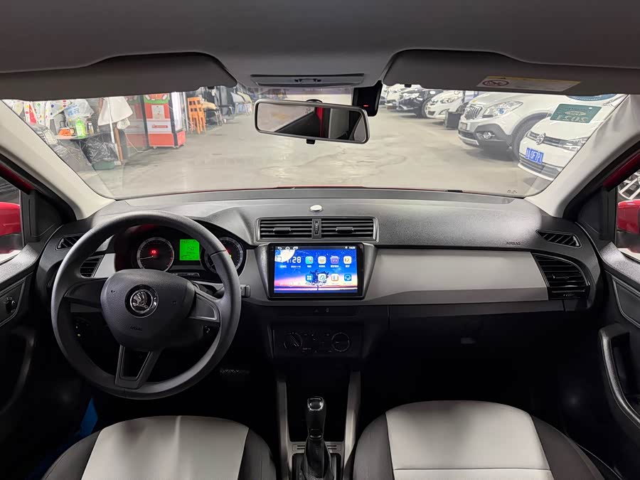 Skoda Fabia 2019 immagine di auto #14