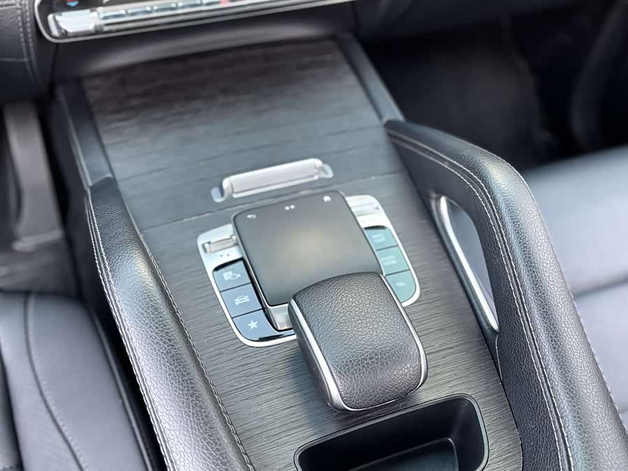 Mercedes-Benz 2020 car image #14