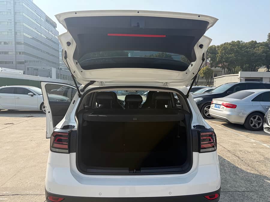 Volkswagen T-Cross 2021 #14 Volkswagen T-Cross 2021 car image #14