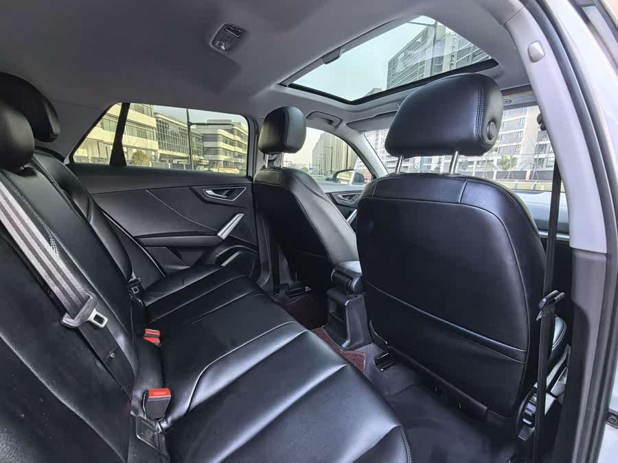 Audi Q2L 2021 car image #14