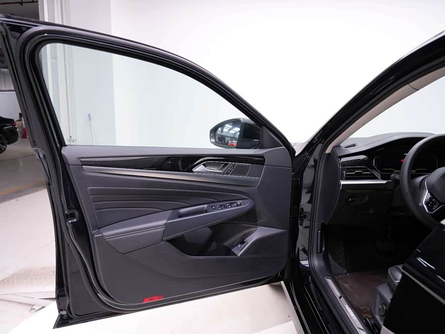 Volkswagen Passat 2023 immagine di auto #14