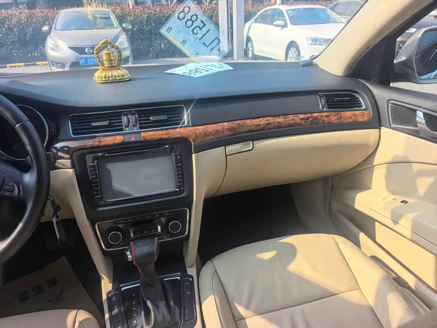 Skoda Superb 2013 car image #14