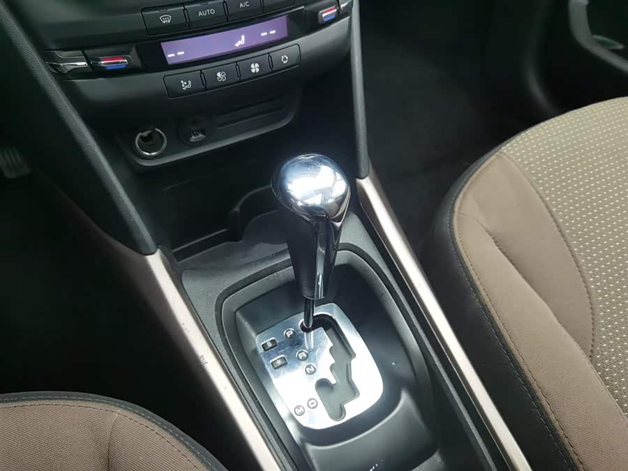 Peugeot 2008 2014 car image #14