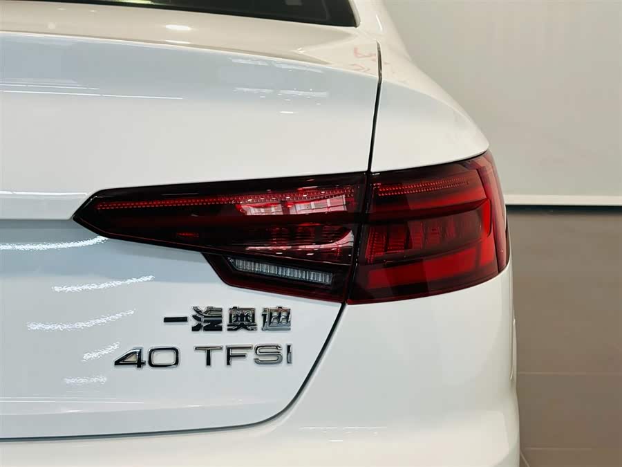 Audi A4L 2020 car image #14