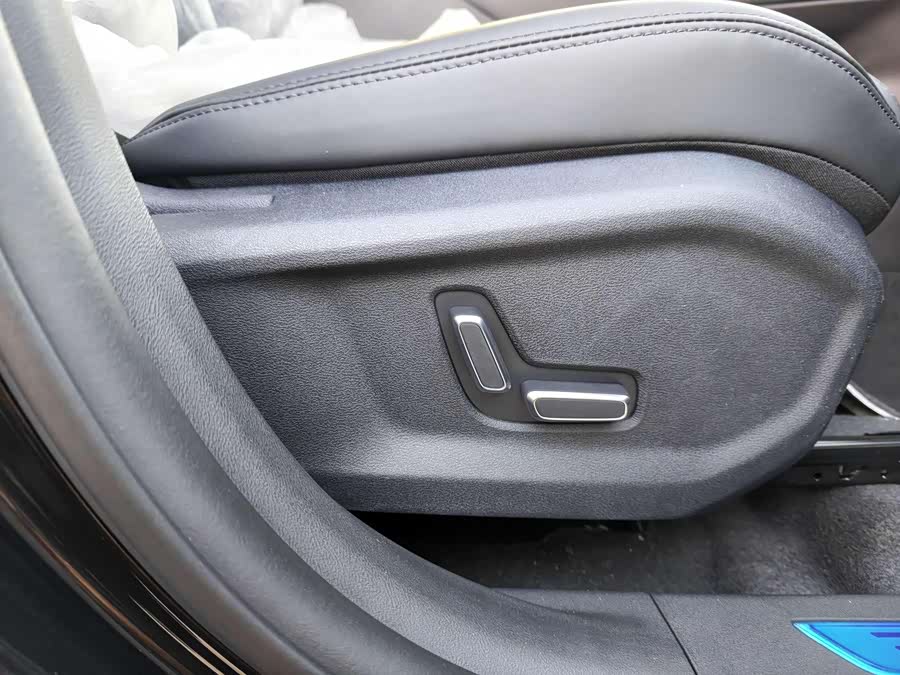 GEELY Monjaro 2025 car image #14
