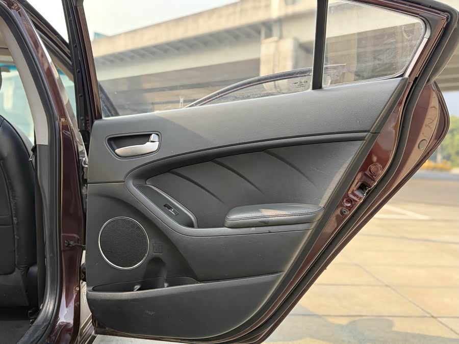 Kia K3 2014 car image #14