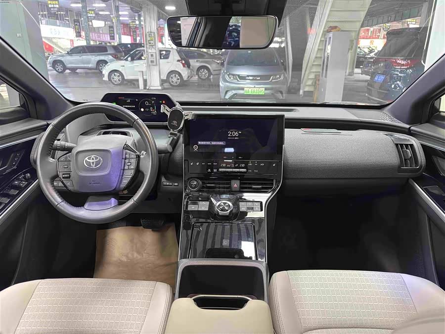 Toyota bZ4X 2022 immagine di auto #14