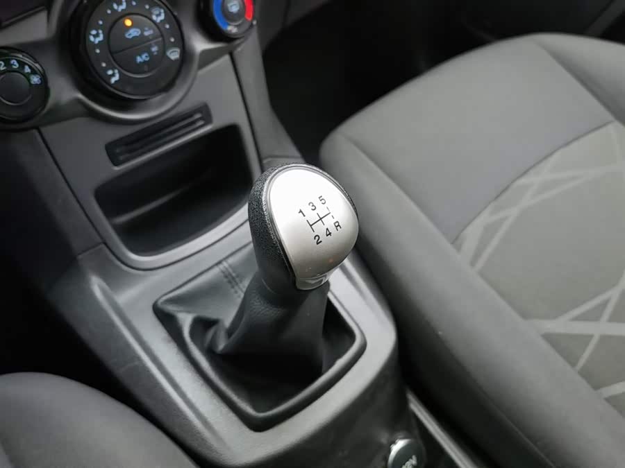 Ford Fiesta 2014 car image #14