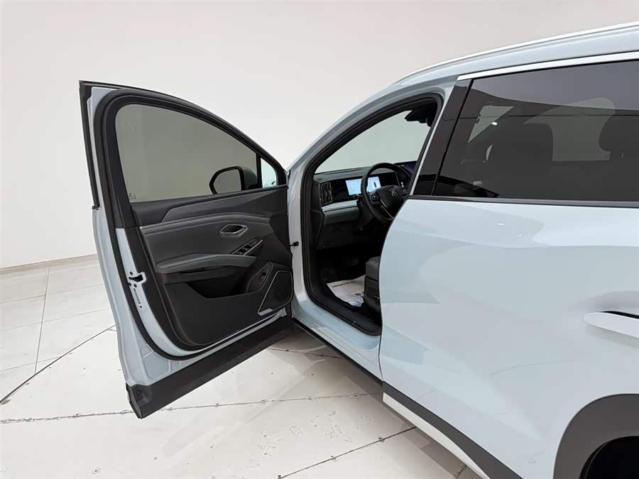 BYD SongL DM-i 2025 #14 BYD SongL DM-i 2025 car image #14