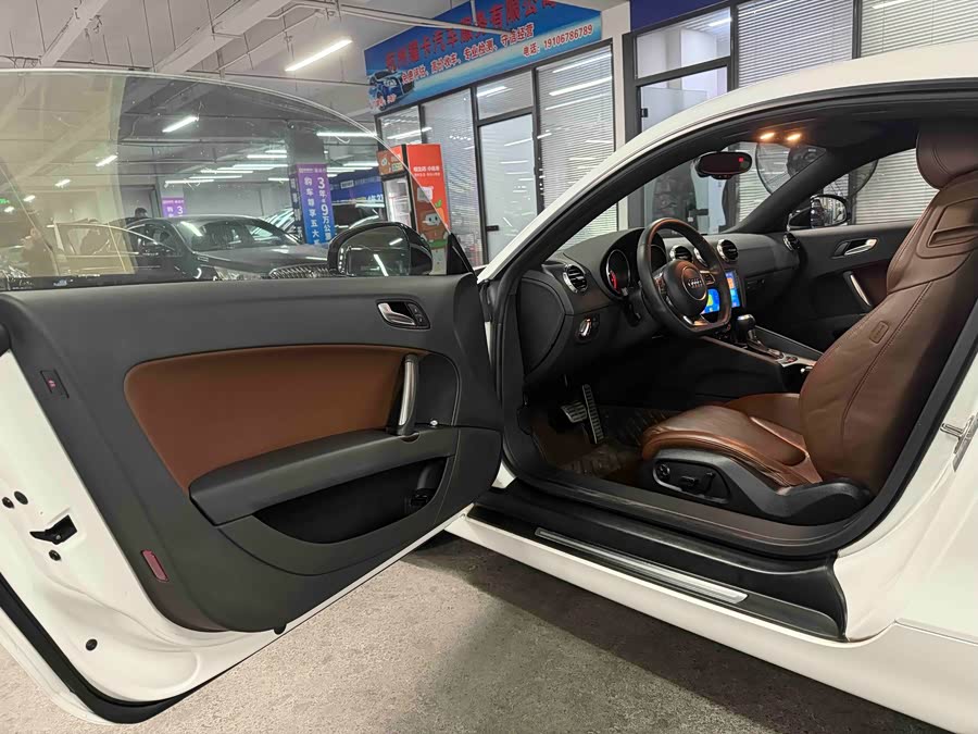 Audi TT 2012 car image #14