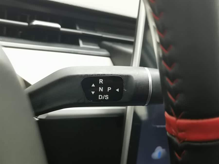 哪吒汽车 哪吒V 2021 汽车图片 #14