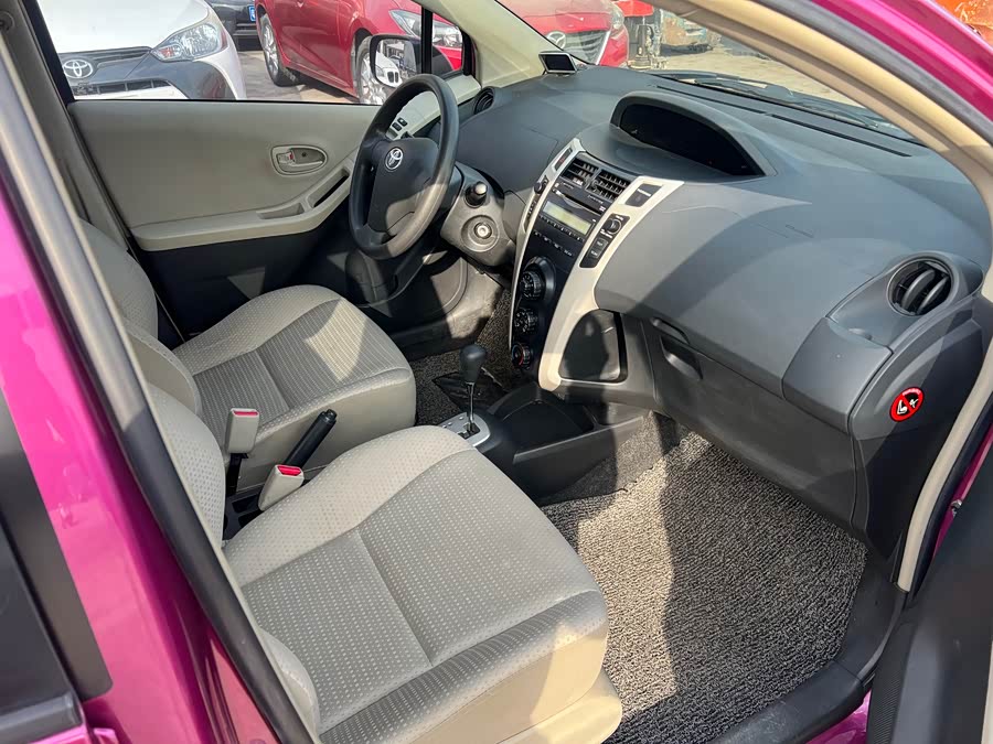 Toyota Yaris 2011 imagen de coche #14